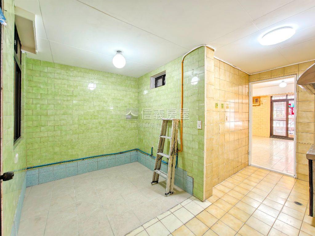 金華街邊間三樓房屋室內格局與周邊環境