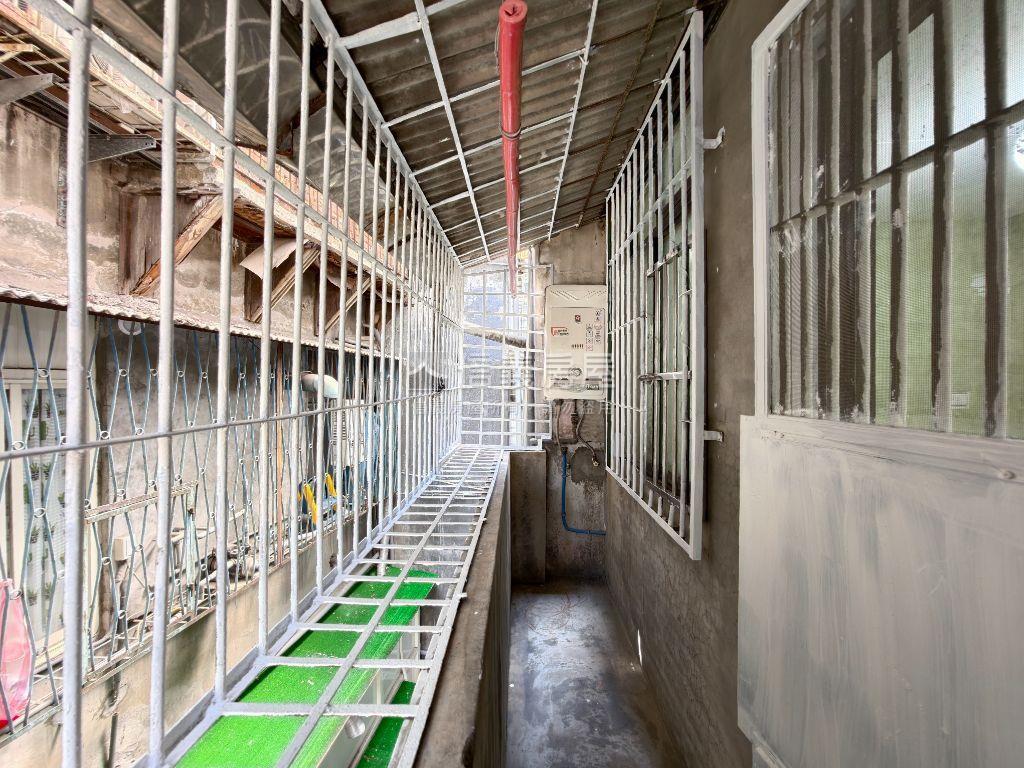 金華街邊間三樓房屋室內格局與周邊環境