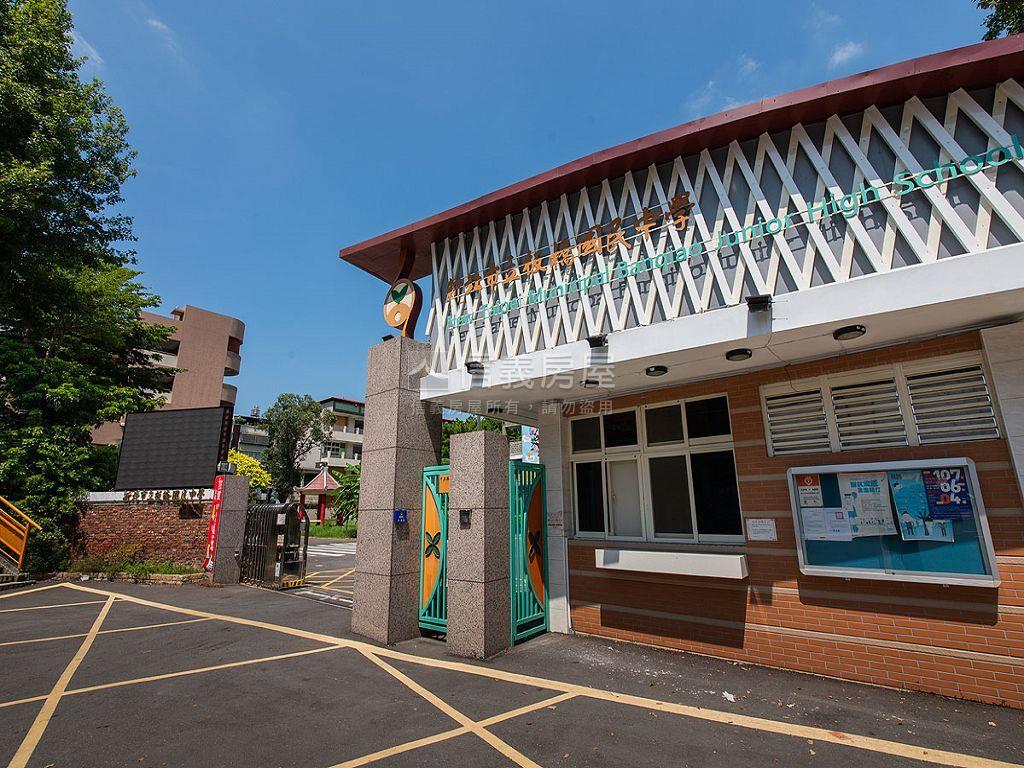 金華街邊間三樓房屋室內格局與周邊環境