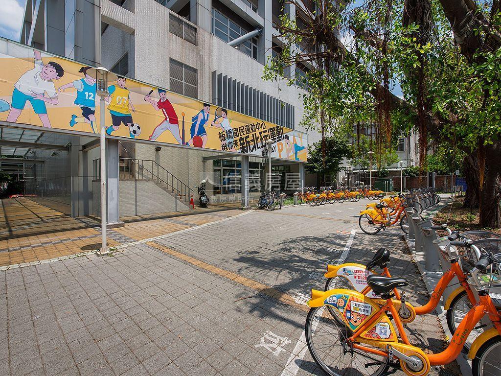 金華街邊間三樓房屋室內格局與周邊環境