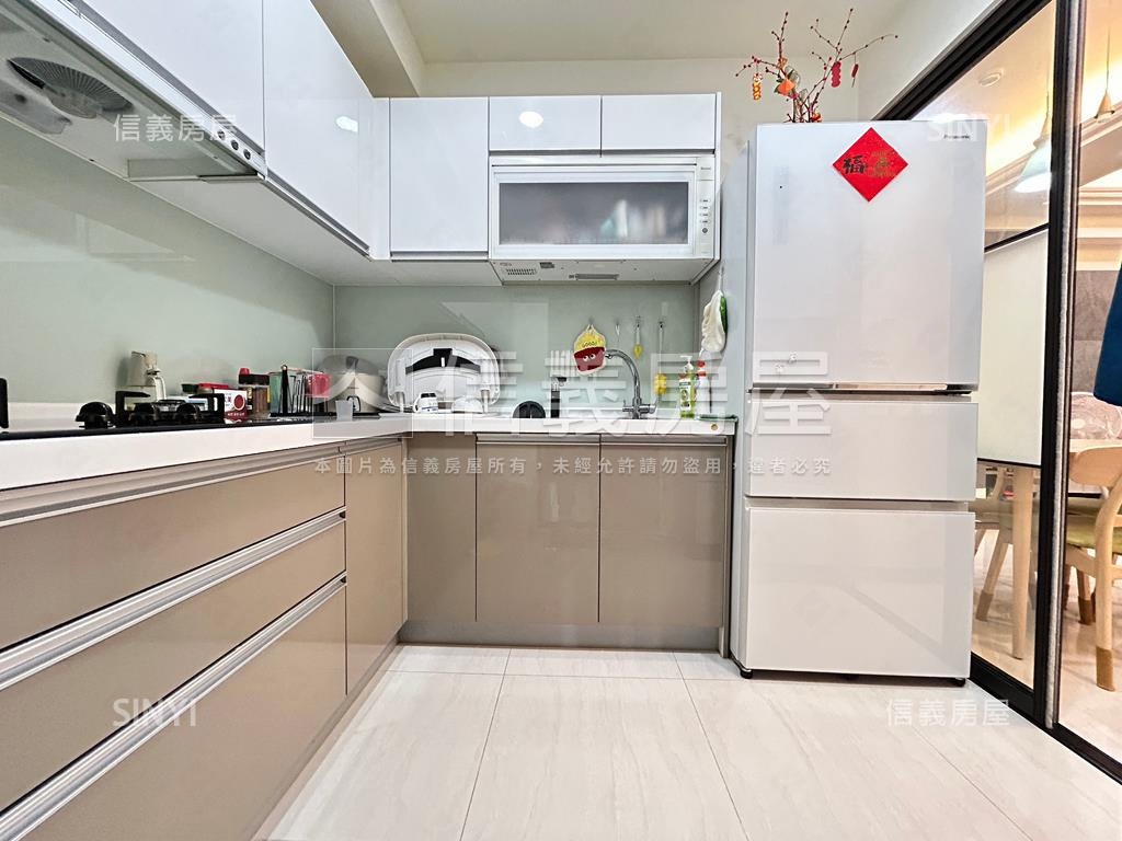 專任君大院裝潢三房平車房屋室內格局與周邊環境