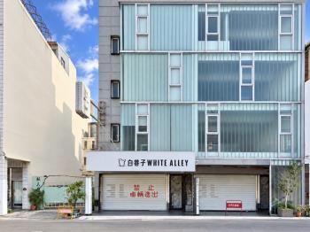 正府前路面文武百業金店面