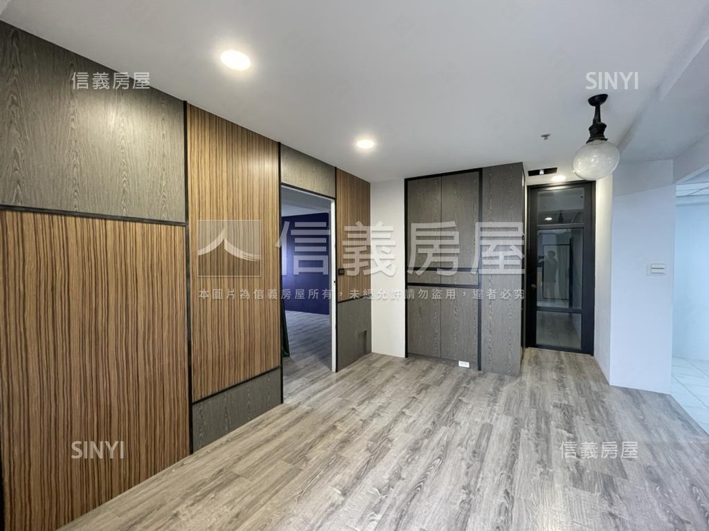 近眺東門城霸氣雙車合併戶房屋室內格局與周邊環境