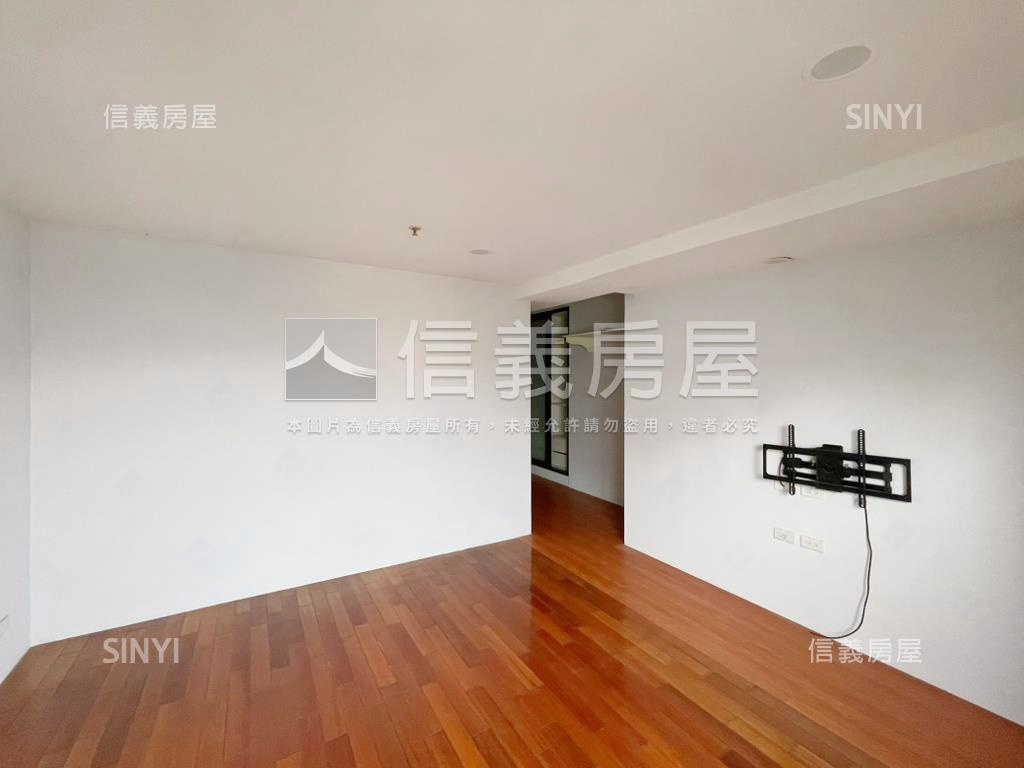 近眺東門城霸氣雙車合併戶房屋室內格局與周邊環境