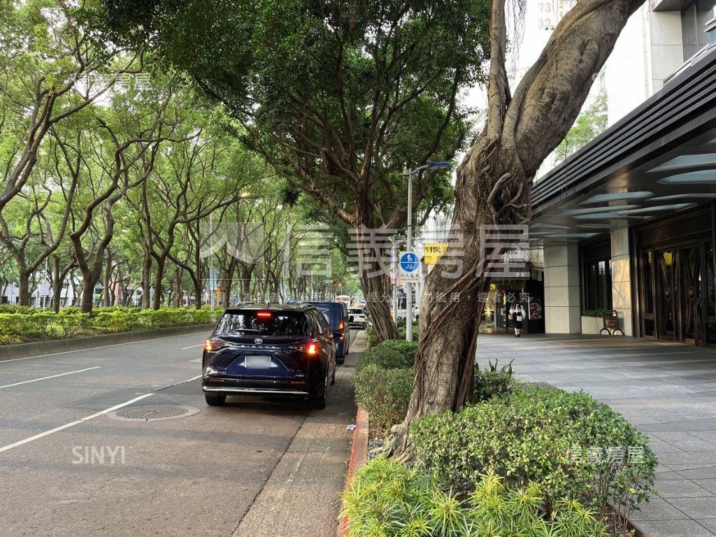 三大面寬店★可獨立三出口房屋室內格局與周邊環境