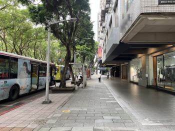 近大巨蛋面寬店✨三面出口