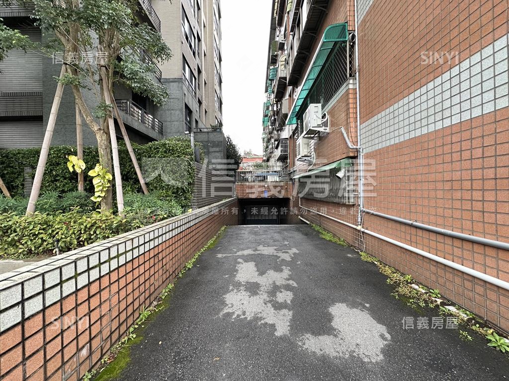 近公園質感森活三房車位房屋室內格局與周邊環境