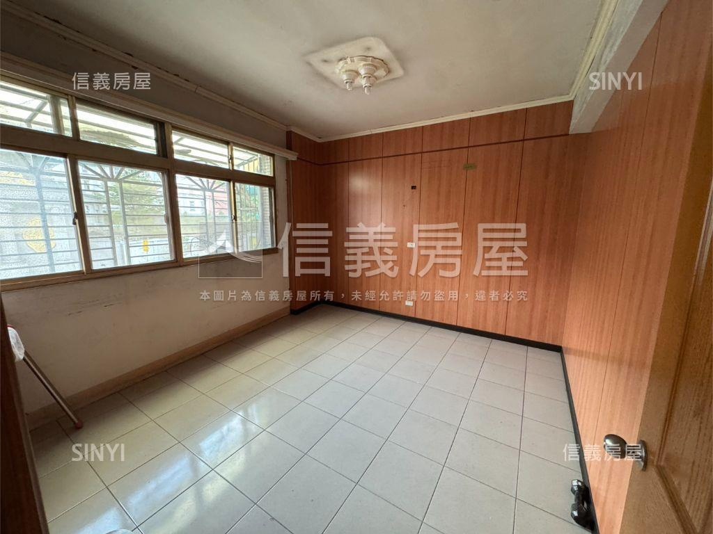 警專對面安全公寓二樓房屋室內格局與周邊環境