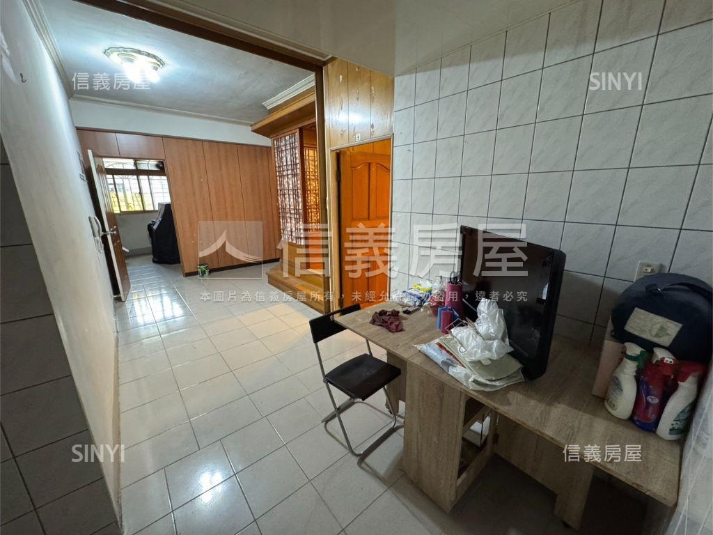 警專對面安全公寓二樓房屋室內格局與周邊環境