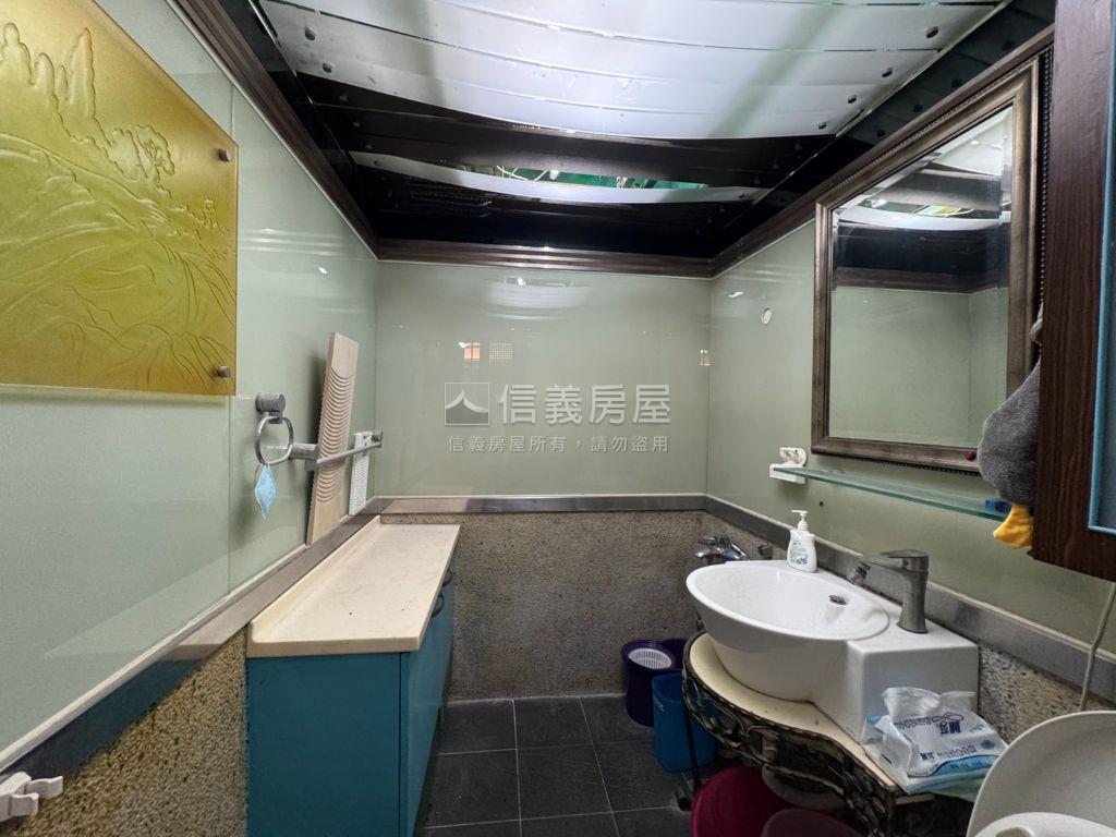 市區辦公室房屋室內格局與周邊環境