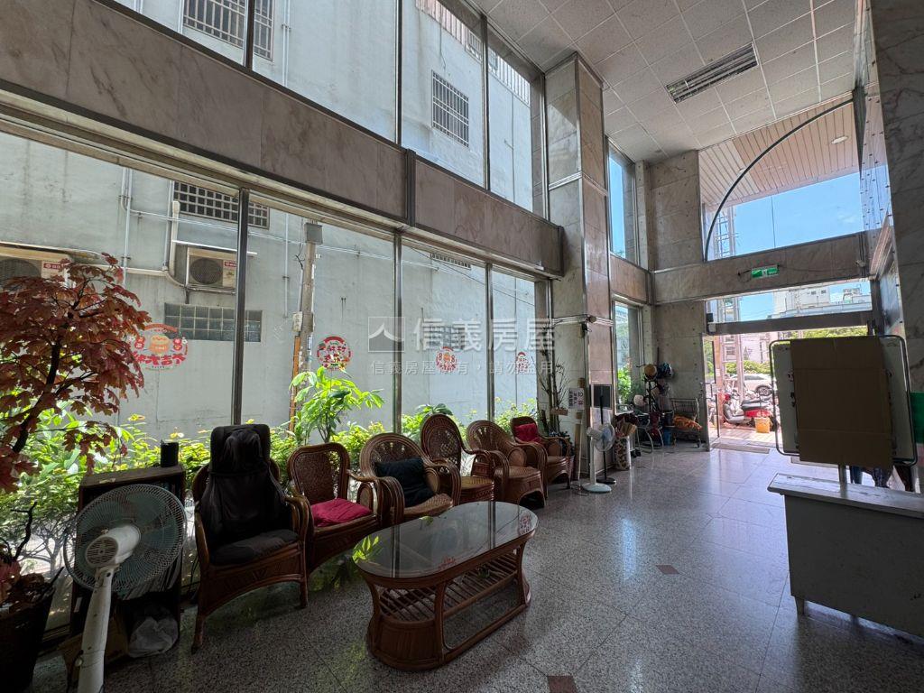 市區辦公室房屋室內格局與周邊環境