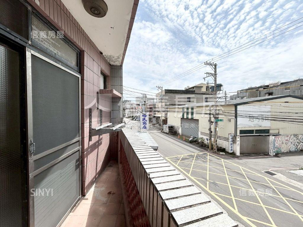 低總價臨路大透天可做店面房屋室內格局與周邊環境