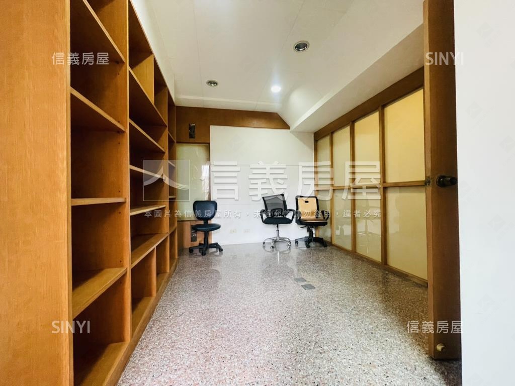 松鶴名門電梯四房房屋室內格局與周邊環境