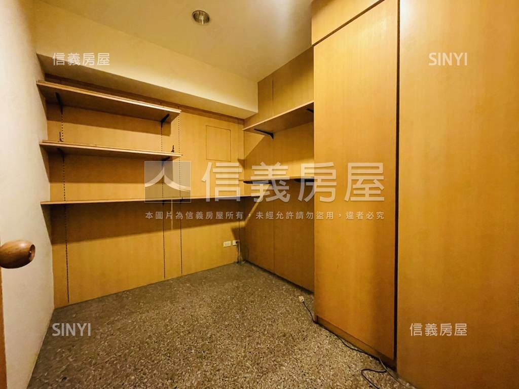 松鶴名門電梯四房房屋室內格局與周邊環境
