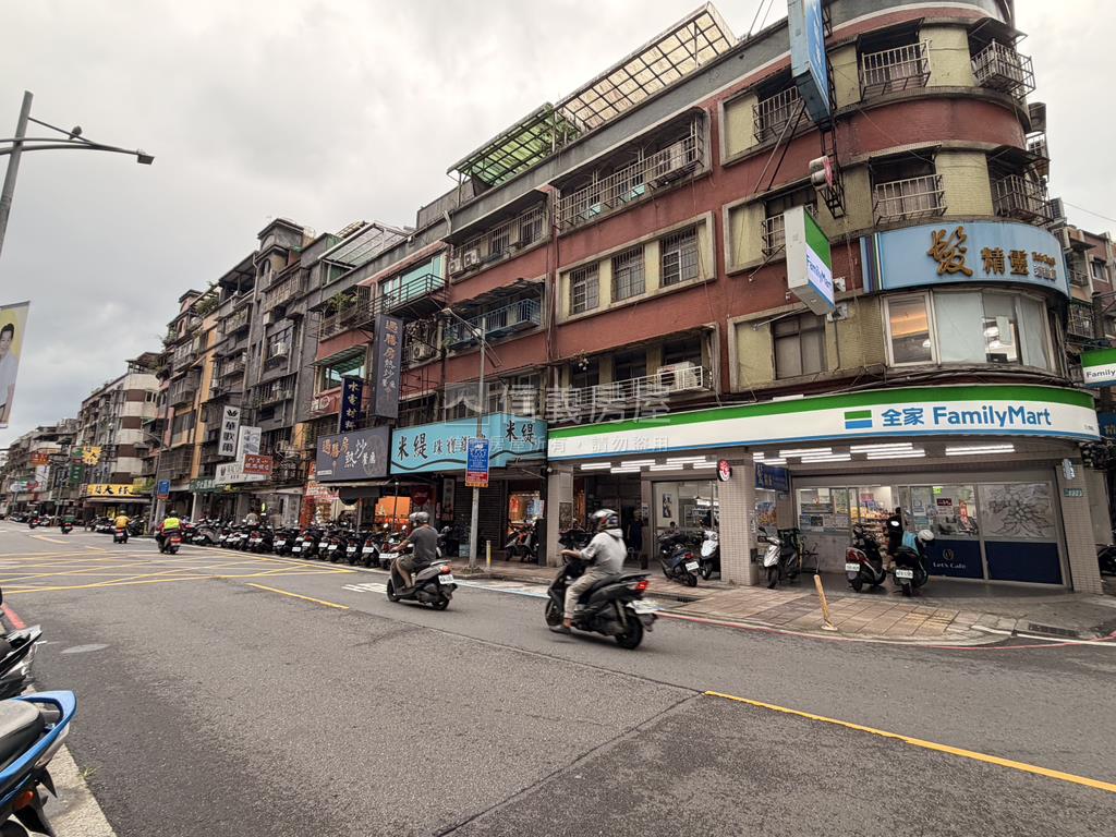 忠孝東路一層一戶美寓房屋室內格局與周邊環境