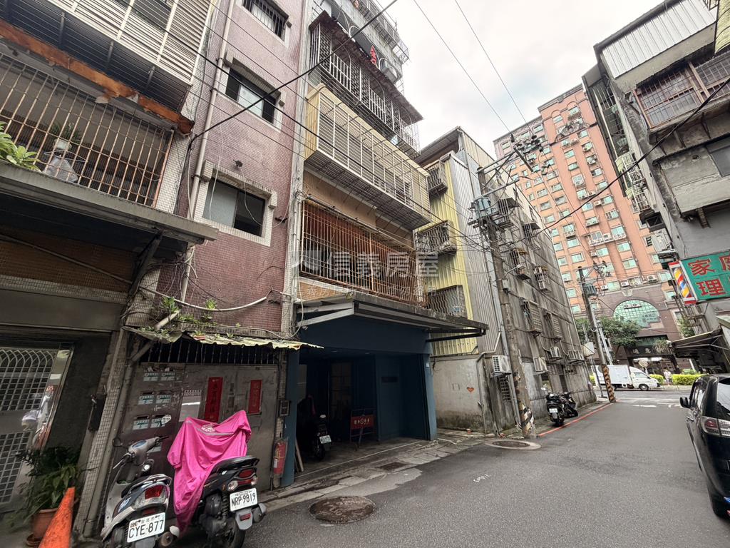 忠孝東路一層一戶美寓房屋室內格局與周邊環境