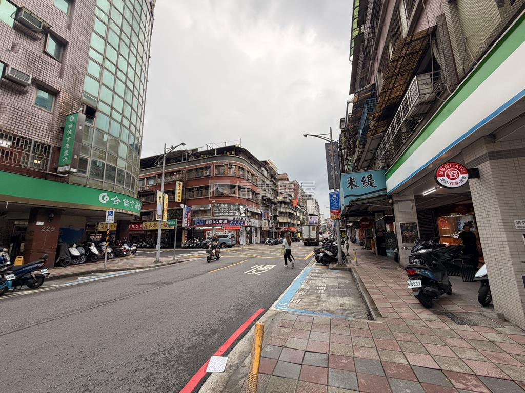 忠孝東路一層一戶美寓房屋室內格局與周邊環境