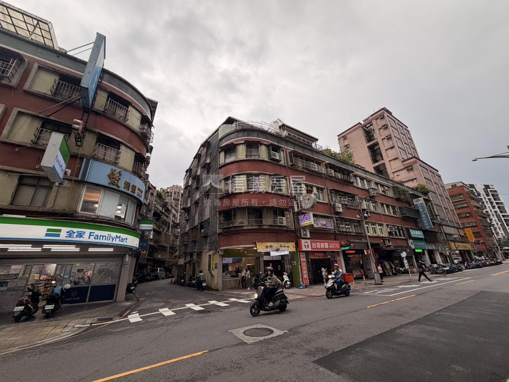 忠孝東路一層一戶美寓房屋室內格局與周邊環境