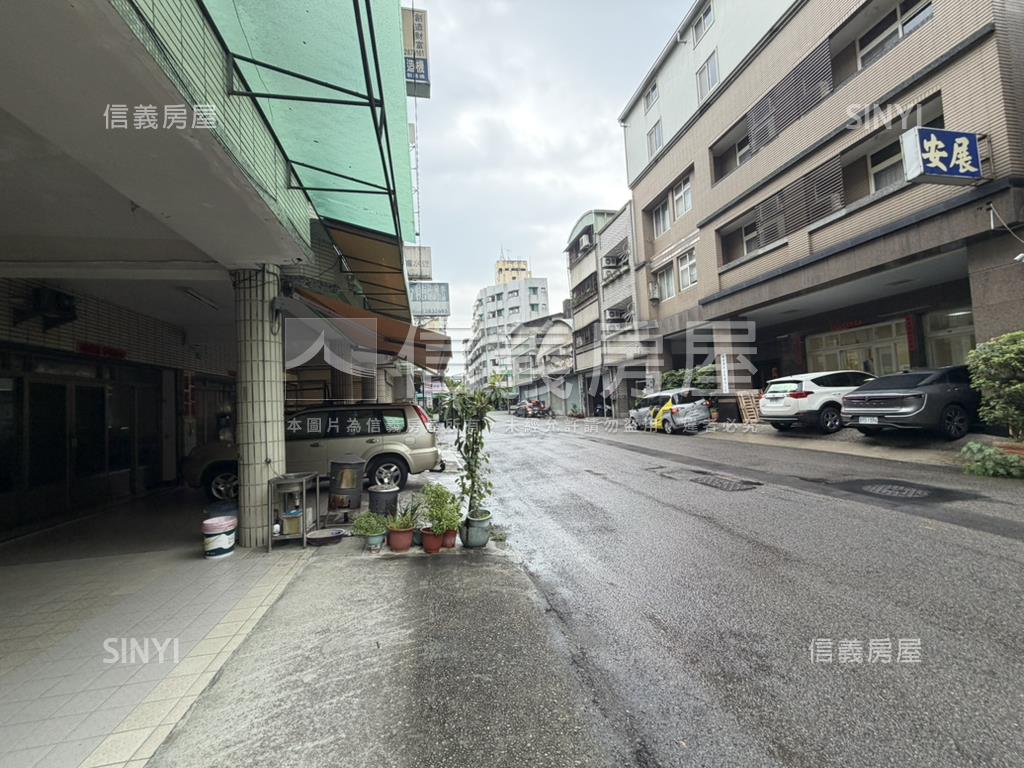 鄰知名百貨朝南雙併金店面房屋室內格局與周邊環境