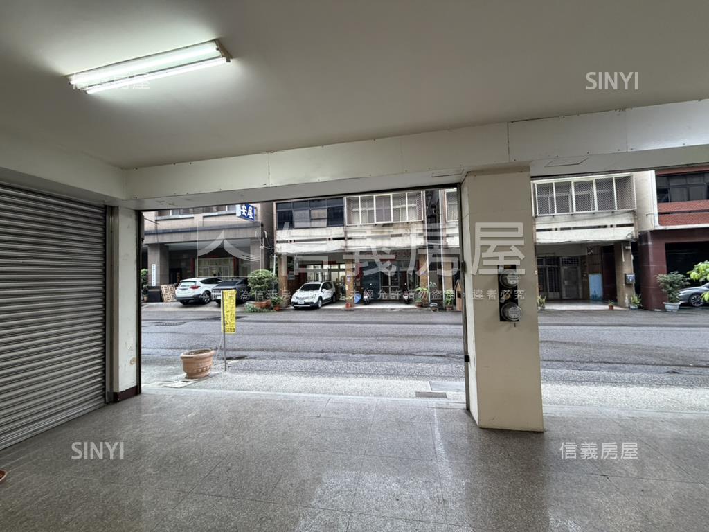 鄰知名百貨朝南雙併金店面房屋室內格局與周邊環境