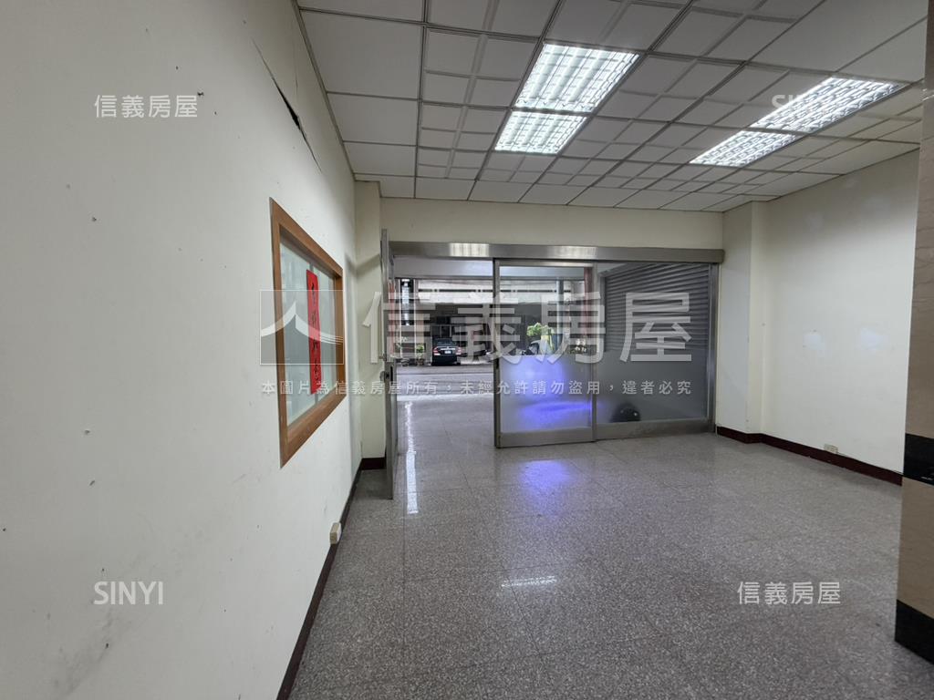 鄰知名百貨朝南雙併金店面房屋室內格局與周邊環境