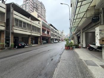 鄰知名百貨朝南雙併金店面