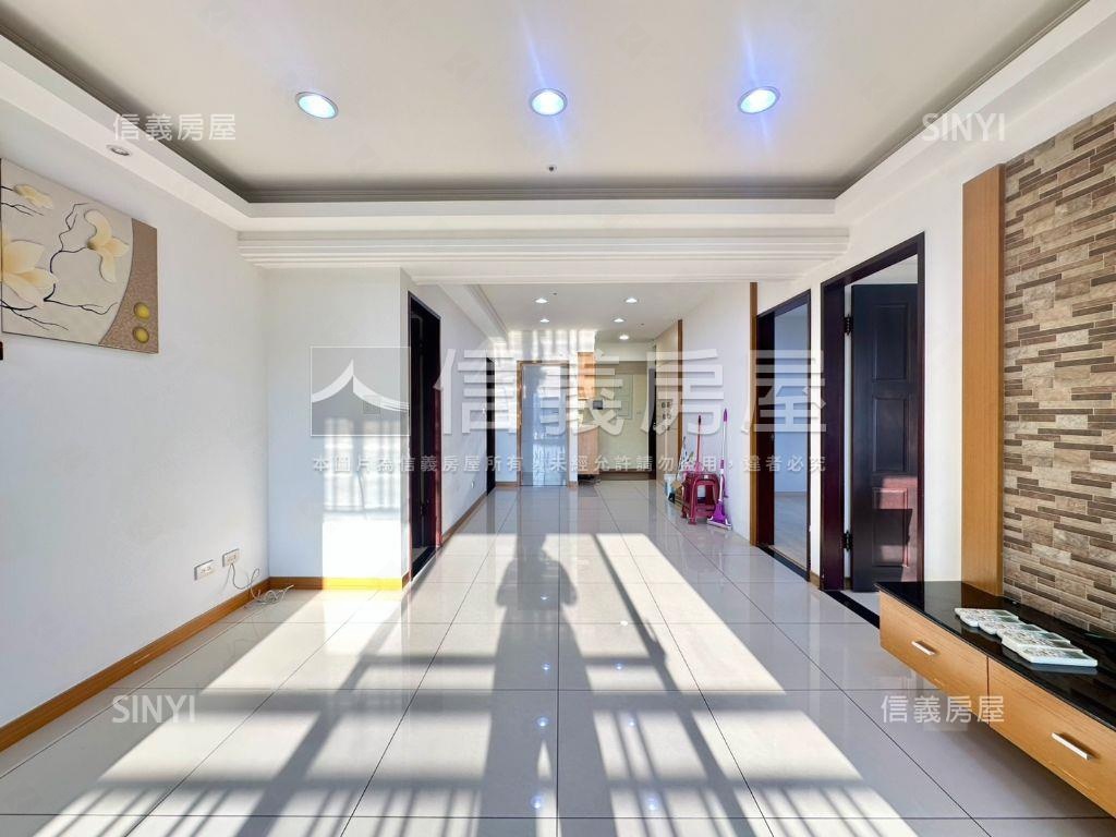 捷運家境高樓景觀四房車位房屋室內格局與周邊環境