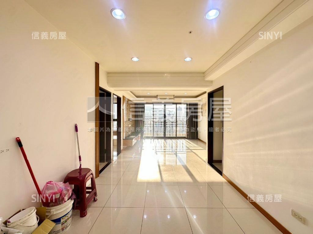 捷運家境高樓景觀四房車位房屋室內格局與周邊環境