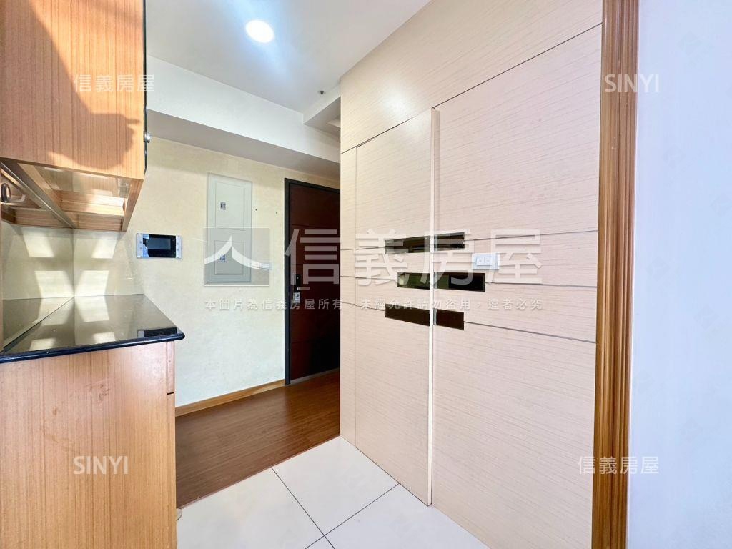 捷運家境高樓景觀四房車位房屋室內格局與周邊環境