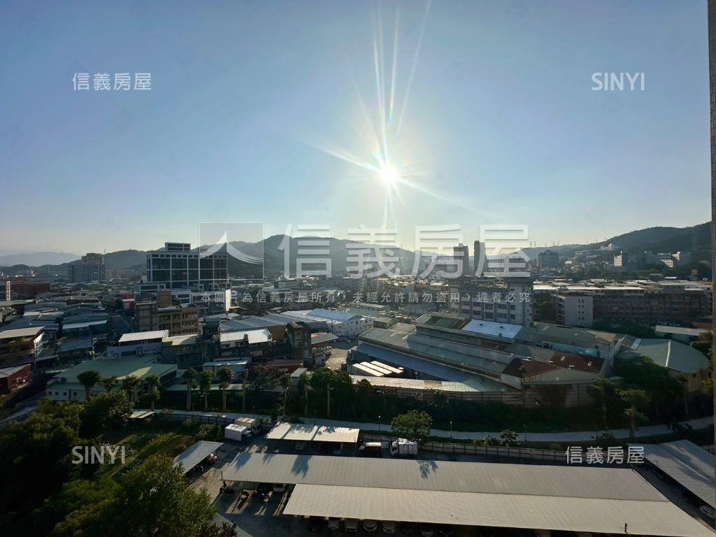 捷運家境高樓景觀四房車位房屋室內格局與周邊環境