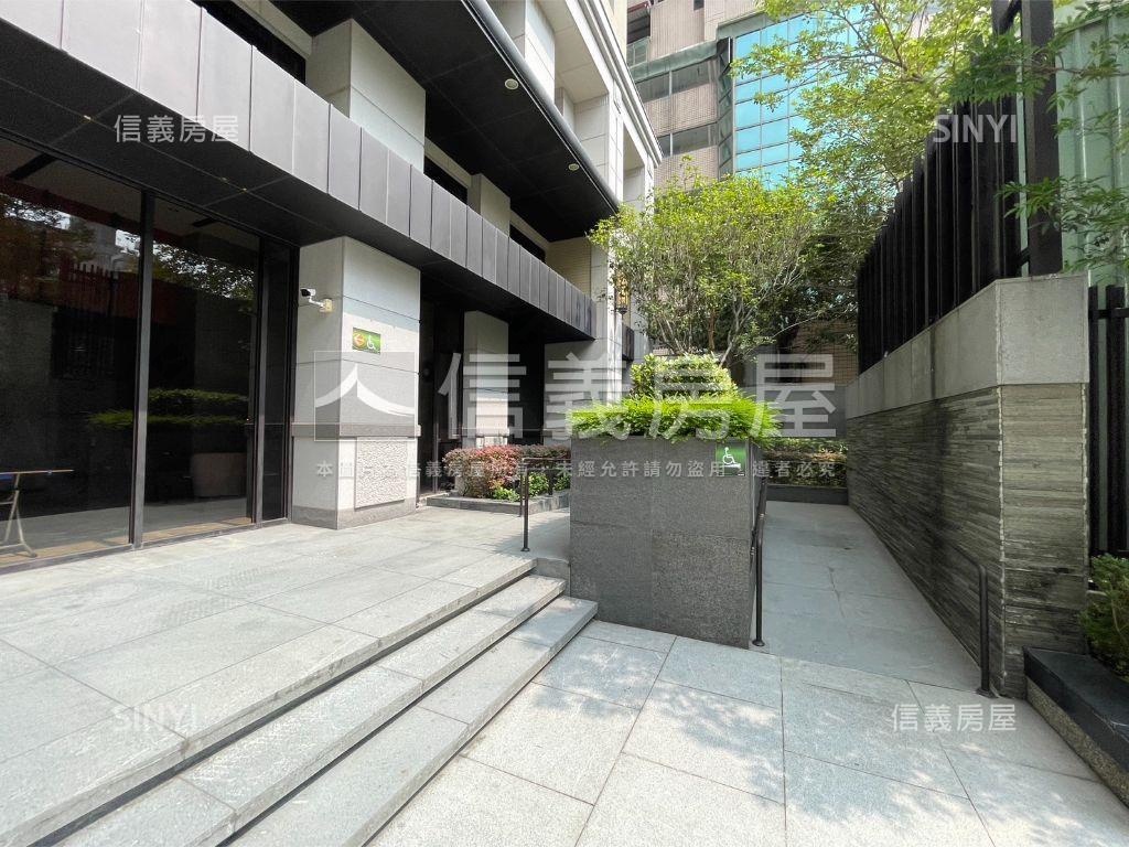 興大三房平車先看這間房屋室內格局與周邊環境