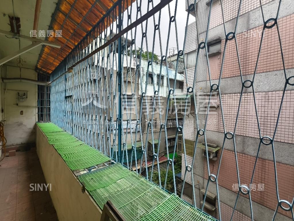 近捷運公園三房大空間房屋室內格局與周邊環境