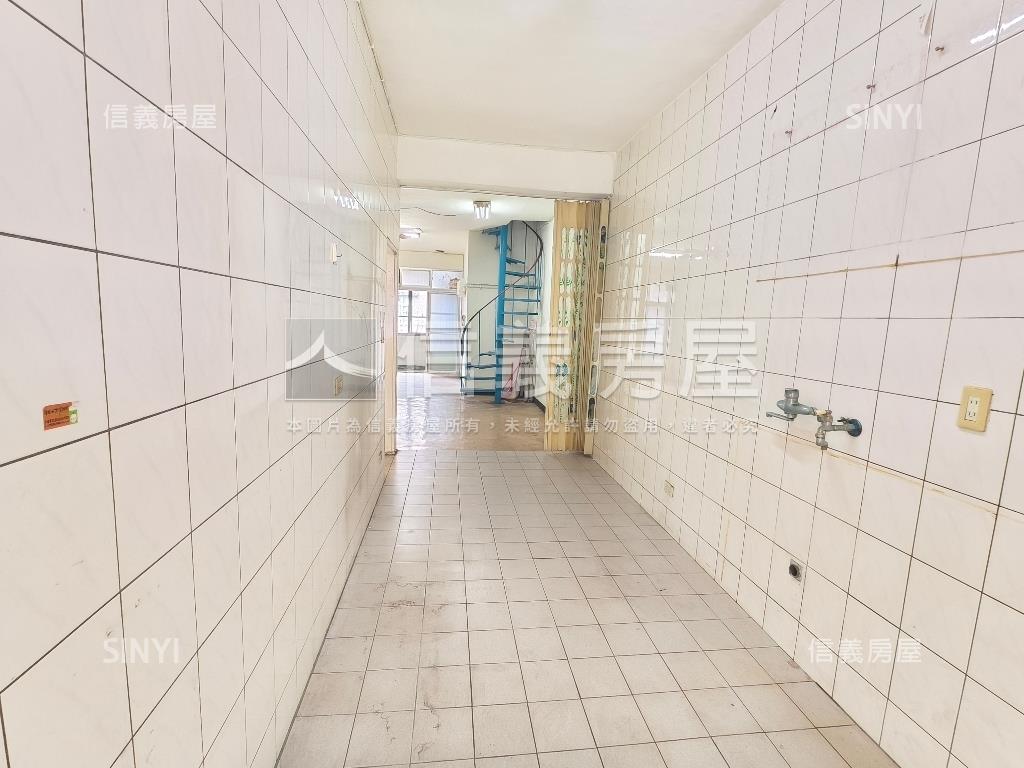 近捷運公園三房大空間房屋室內格局與周邊環境