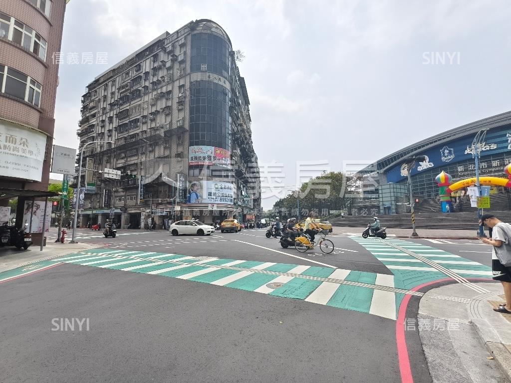 近捷運公園三房大空間房屋室內格局與周邊環境