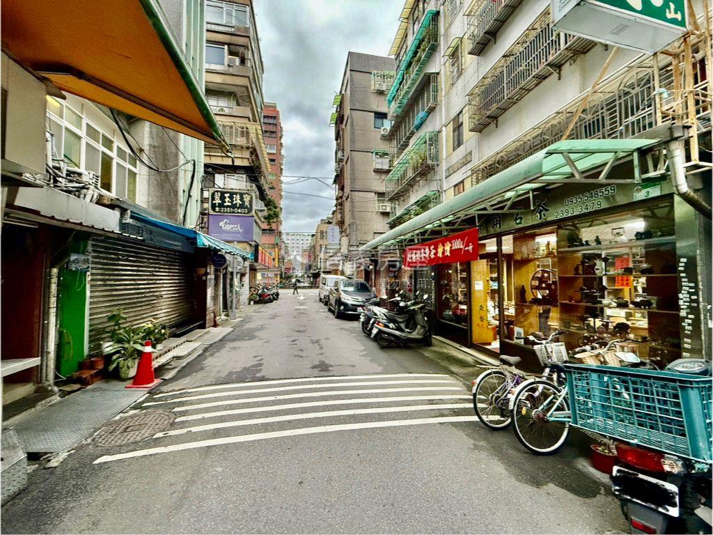 東門市場傳家金山店面房屋室內格局與周邊環境