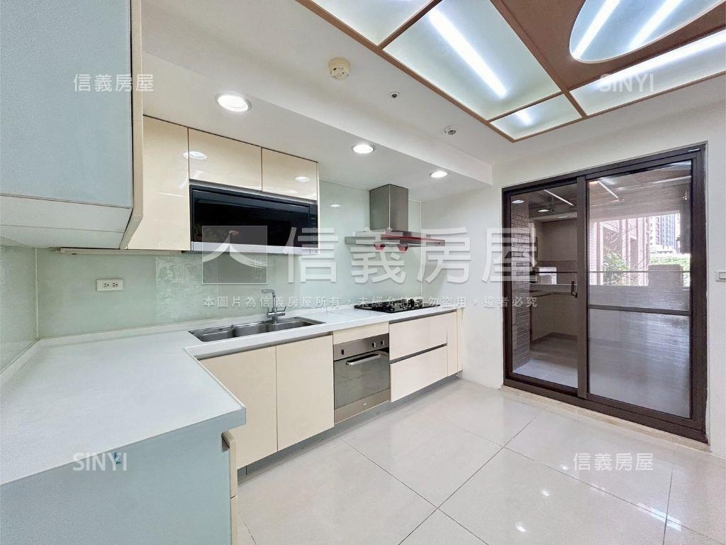 高鐵區稀有極光琉璃附車位房屋室內格局與周邊環境