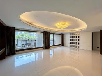 高鐵區稀有極光琉璃附車位