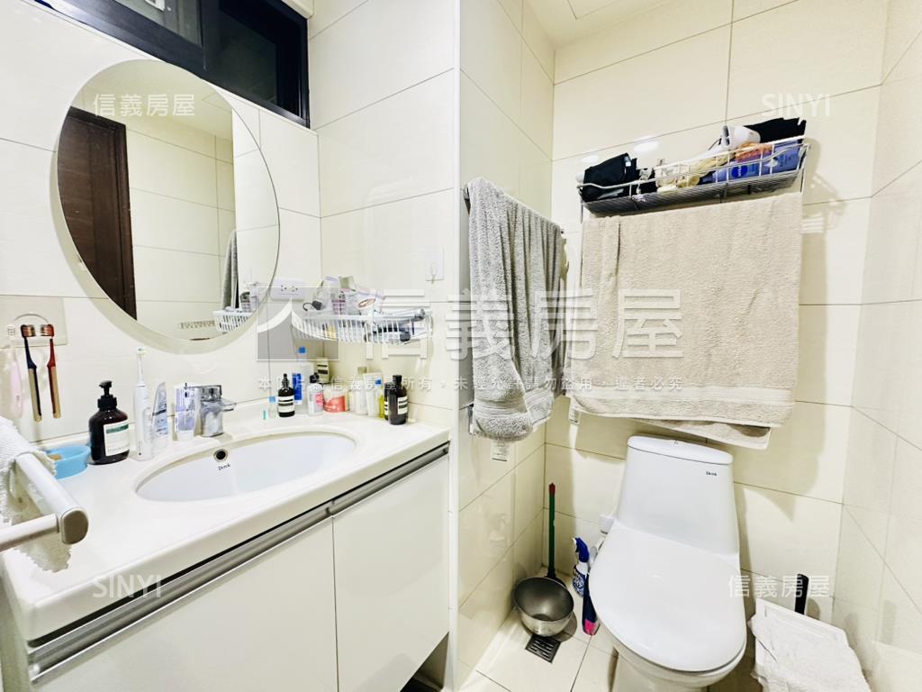 近中國醫天青硯三房附車位房屋室內格局與周邊環境