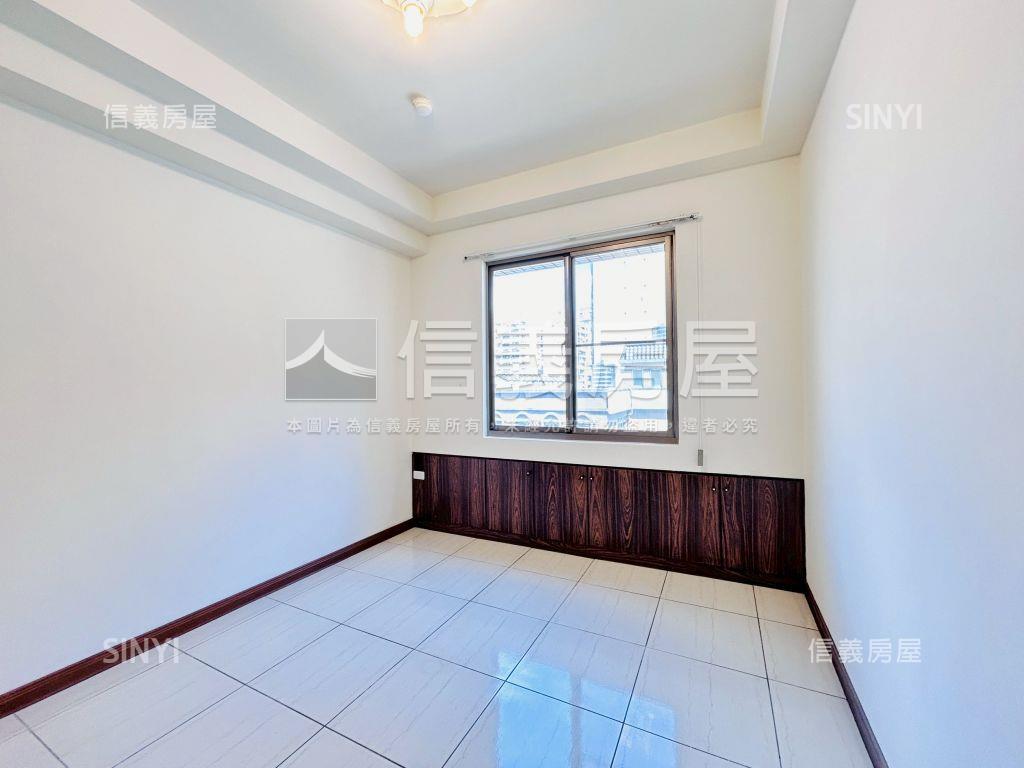 昇捷荷堂４房車位房屋室內格局與周邊環境