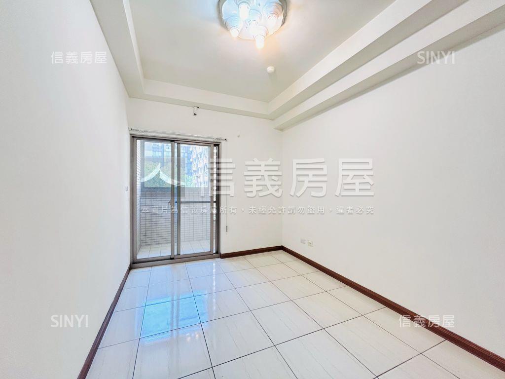 昇捷荷堂４房車位房屋室內格局與周邊環境