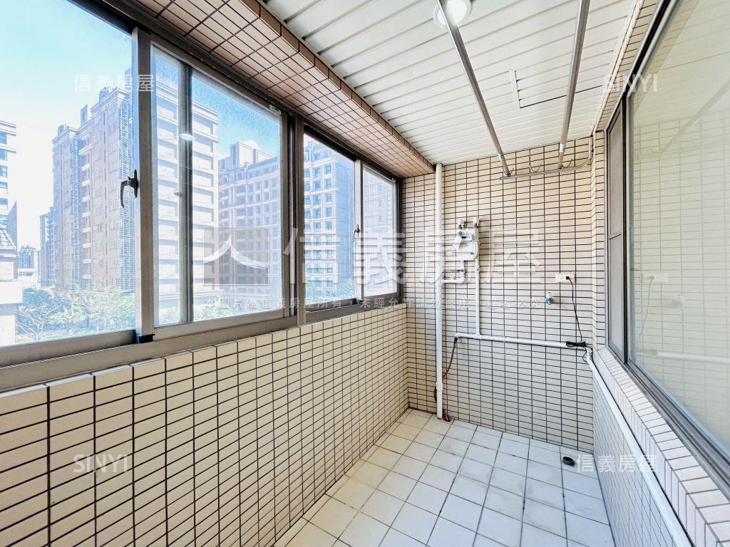 昇捷荷堂４房車位房屋室內格局與周邊環境