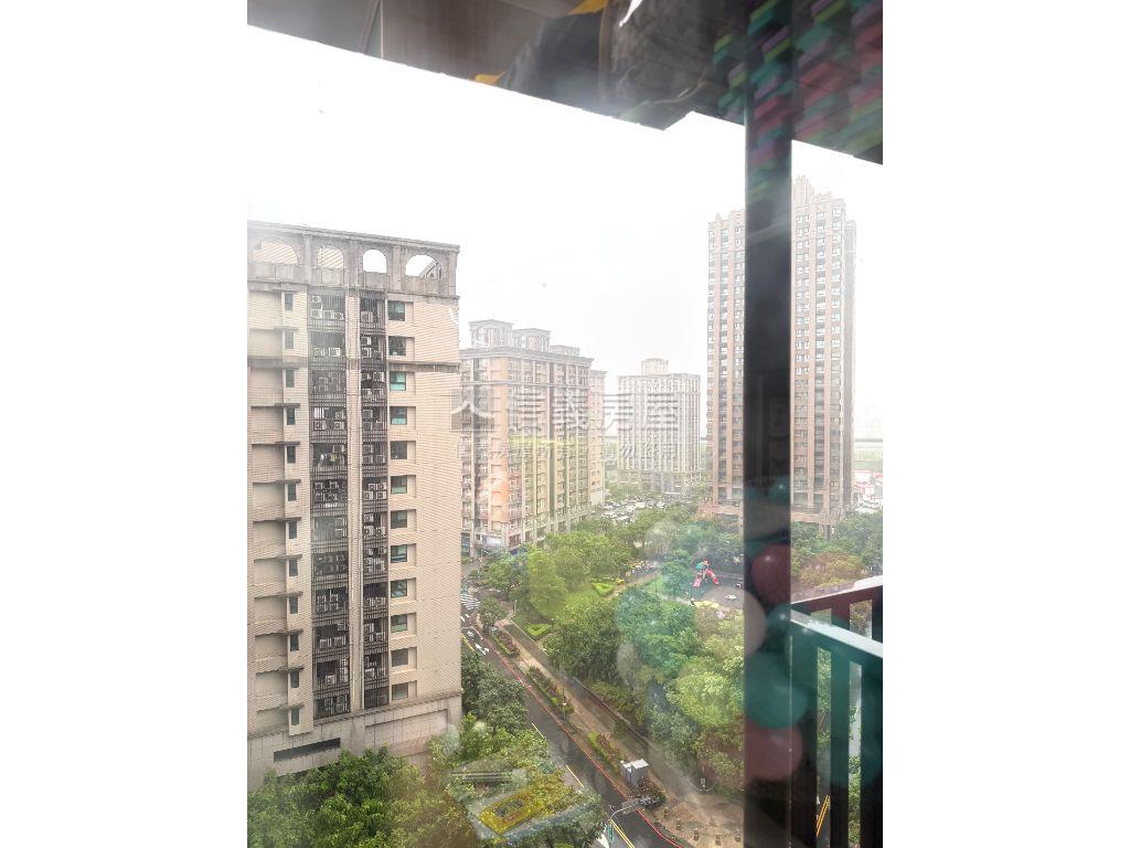 正義聯盟質感裝潢三房車位房屋室內格局與周邊環境
