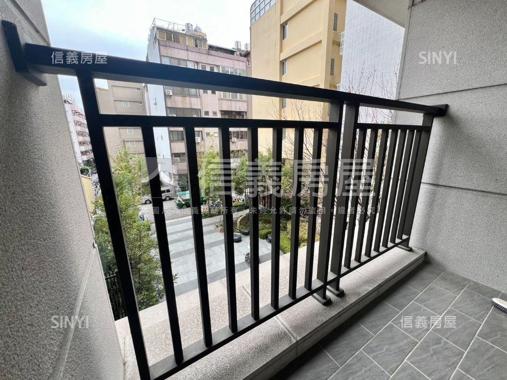 興大苑採光露台平車美三房房屋室內格局與周邊環境