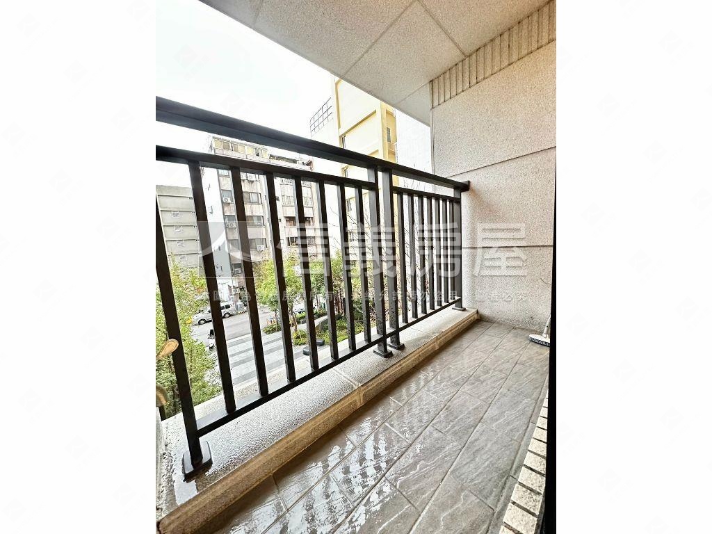 興大苑採光露台平車美三房房屋室內格局與周邊環境