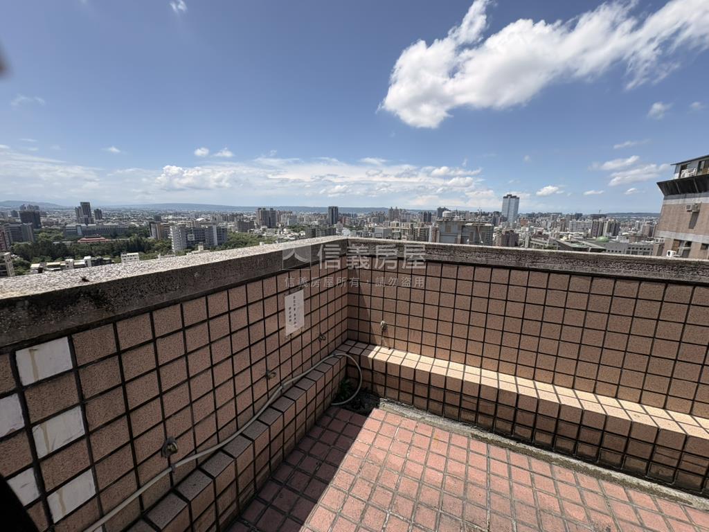 ★南區樓中樓視野美宅房屋室內格局與周邊環境