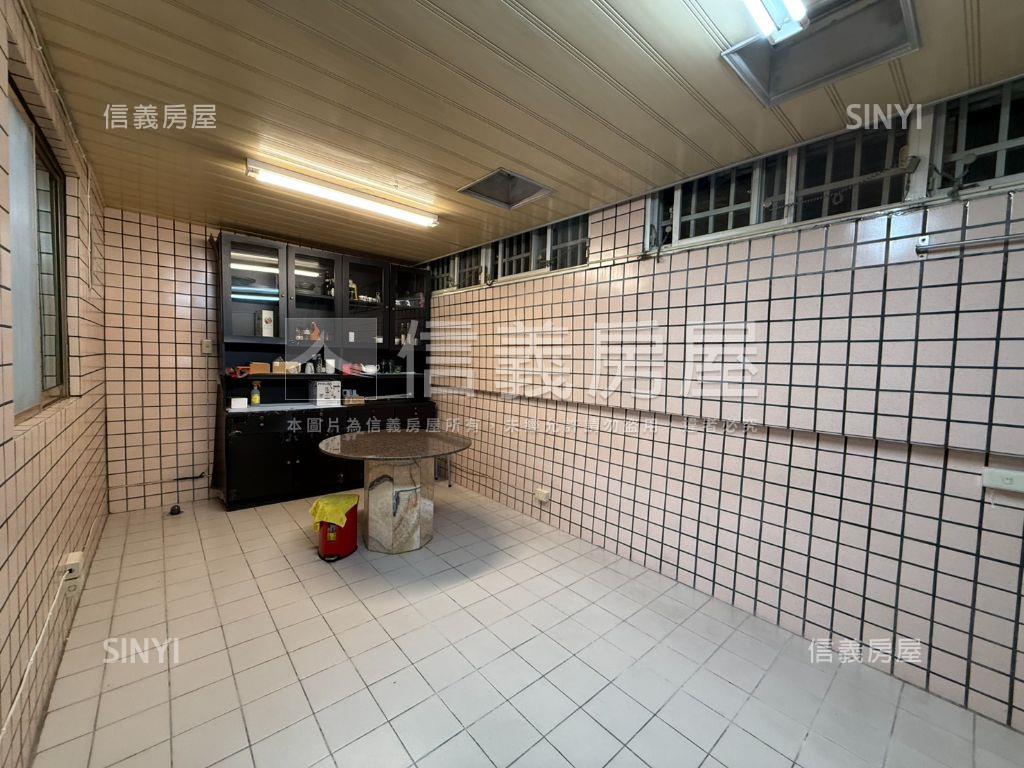 陽光靜巷一樓門前方便停車房屋室內格局與周邊環境