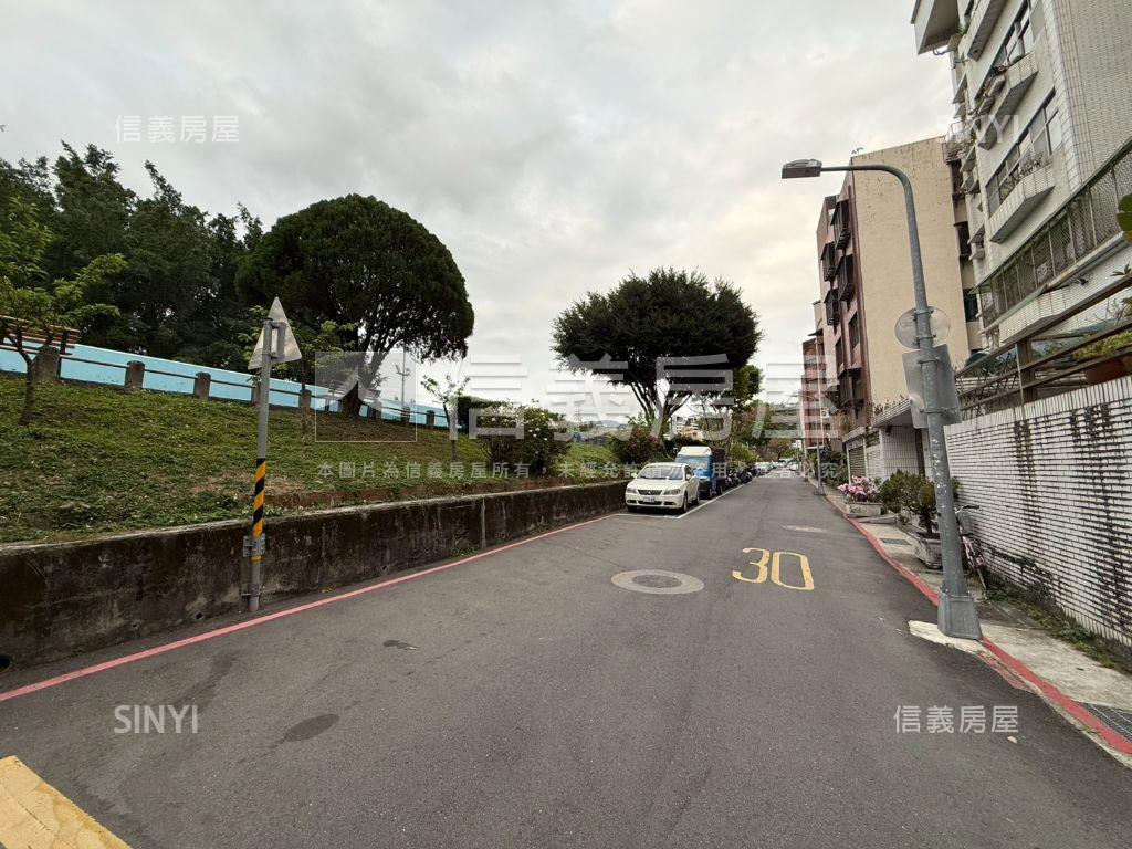 陽光靜巷一樓門前方便停車房屋室內格局與周邊環境