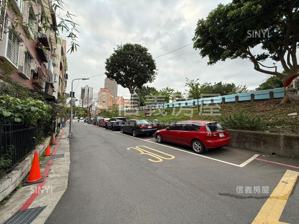 陽光靜巷一樓門前方便停車房屋室內格局與周邊環境