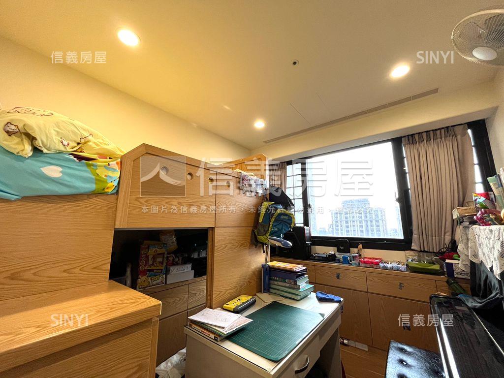 Ａ９峰閣四房平面車位房屋室內格局與周邊環境