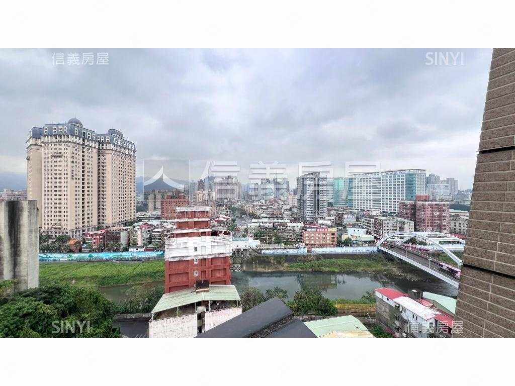 景美捷運天際露臺戶面河景房屋室內格局與周邊環境